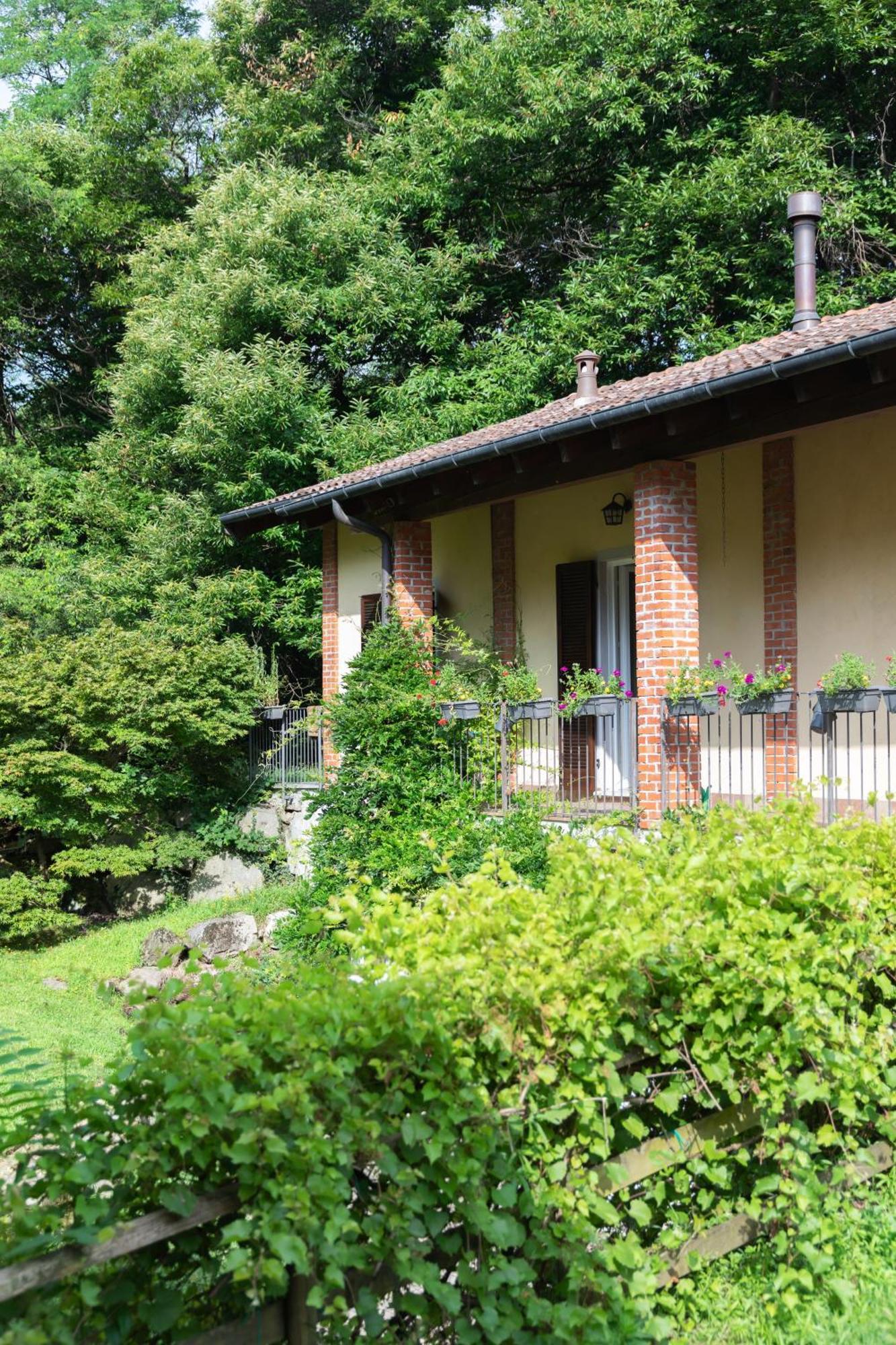 Agriturismo Biomatto Арона Екстериор снимка